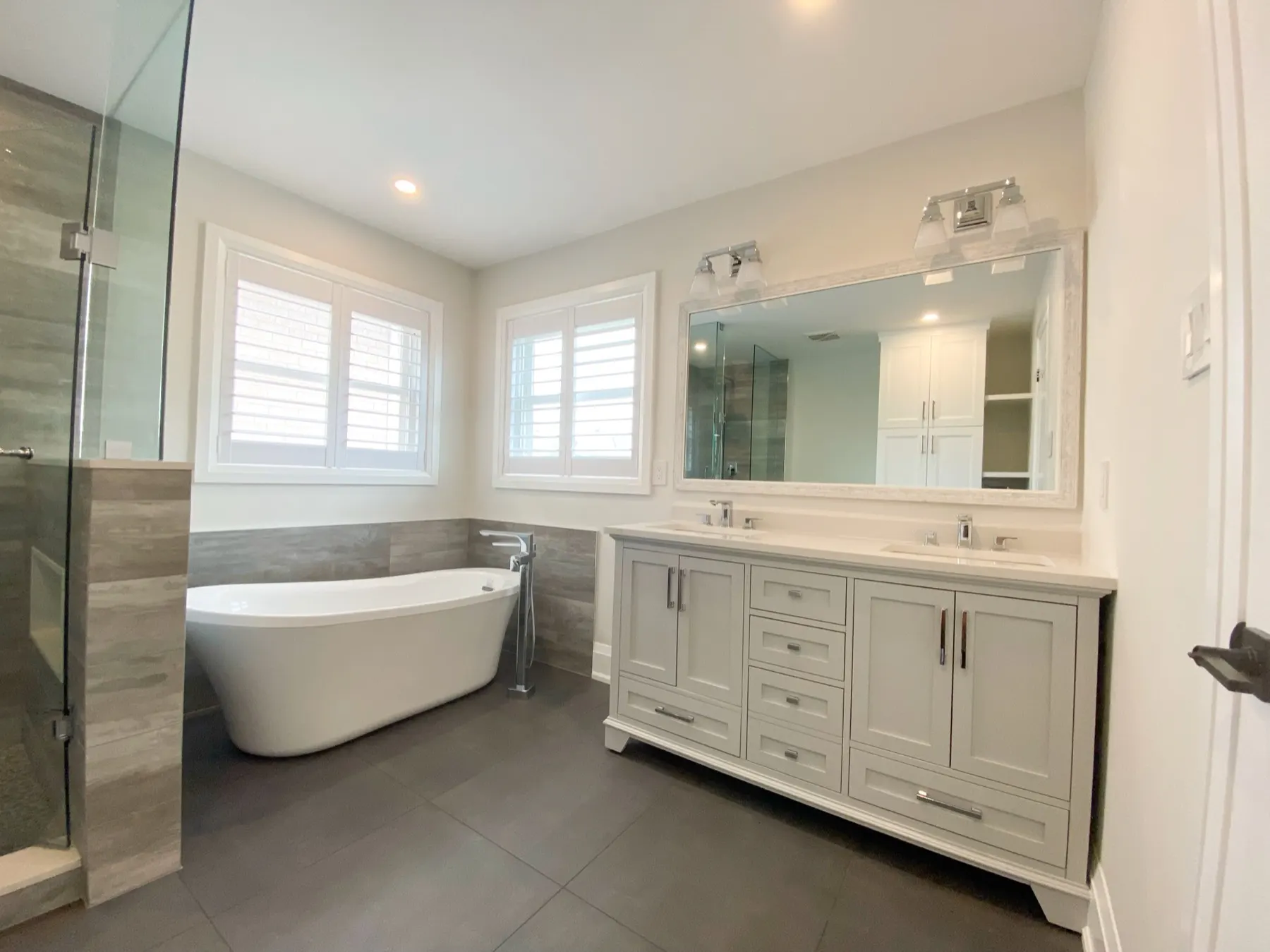 Bathrooms, photo 4