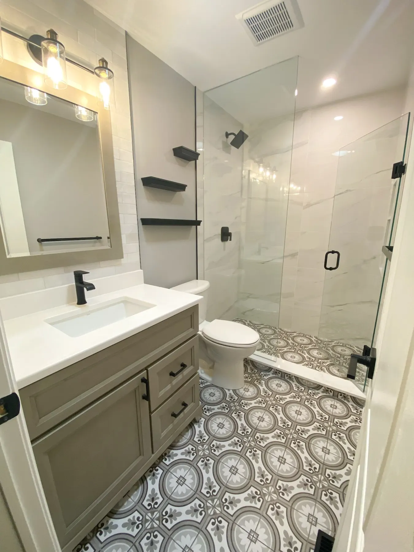 Bathrooms, photo 14