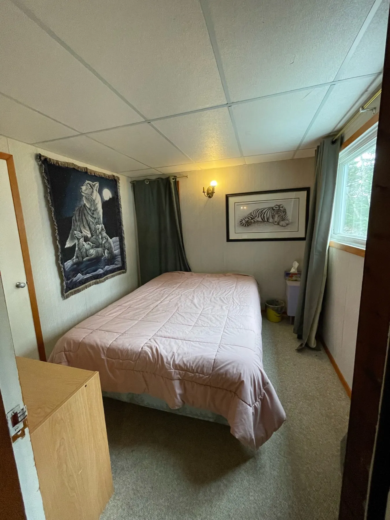 Haliburton Cottage, bedroom before the renovation